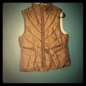 Reversible puffer vest